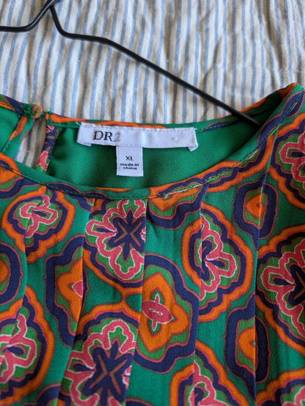 DR2 Green Geometric Print Blouse With Ruffle Sleeves XL - Picture 2 of 5